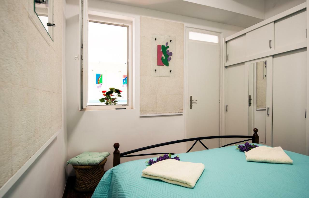 Ibis Your Cosy Oasis With Private Parking And Patio Split Exterior foto