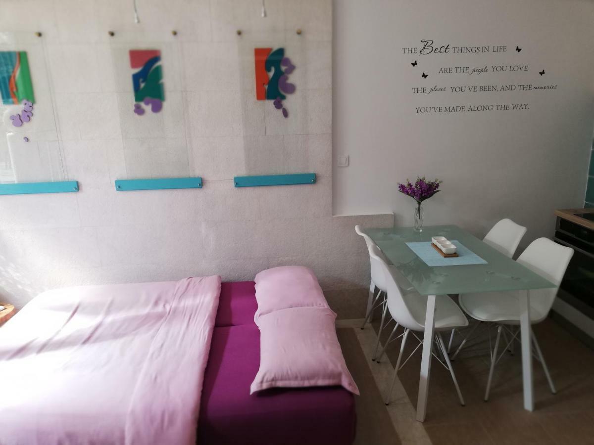Ibis Your Cosy Oasis With Private Parking And Patio Split Exterior foto